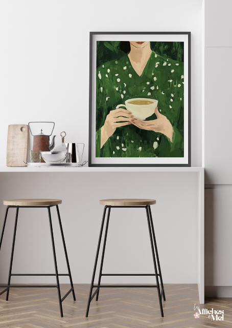 Poster Femme et Tasse – Illustration Verte Moderne – Affiche Cosy Thé Café – Décoration Murale Douce et Apaisante